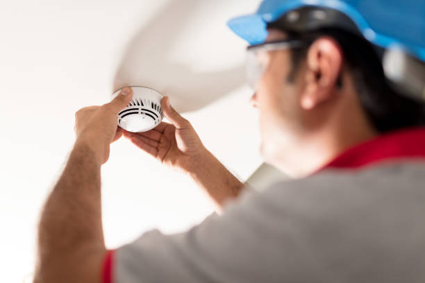 installing smoke alarm